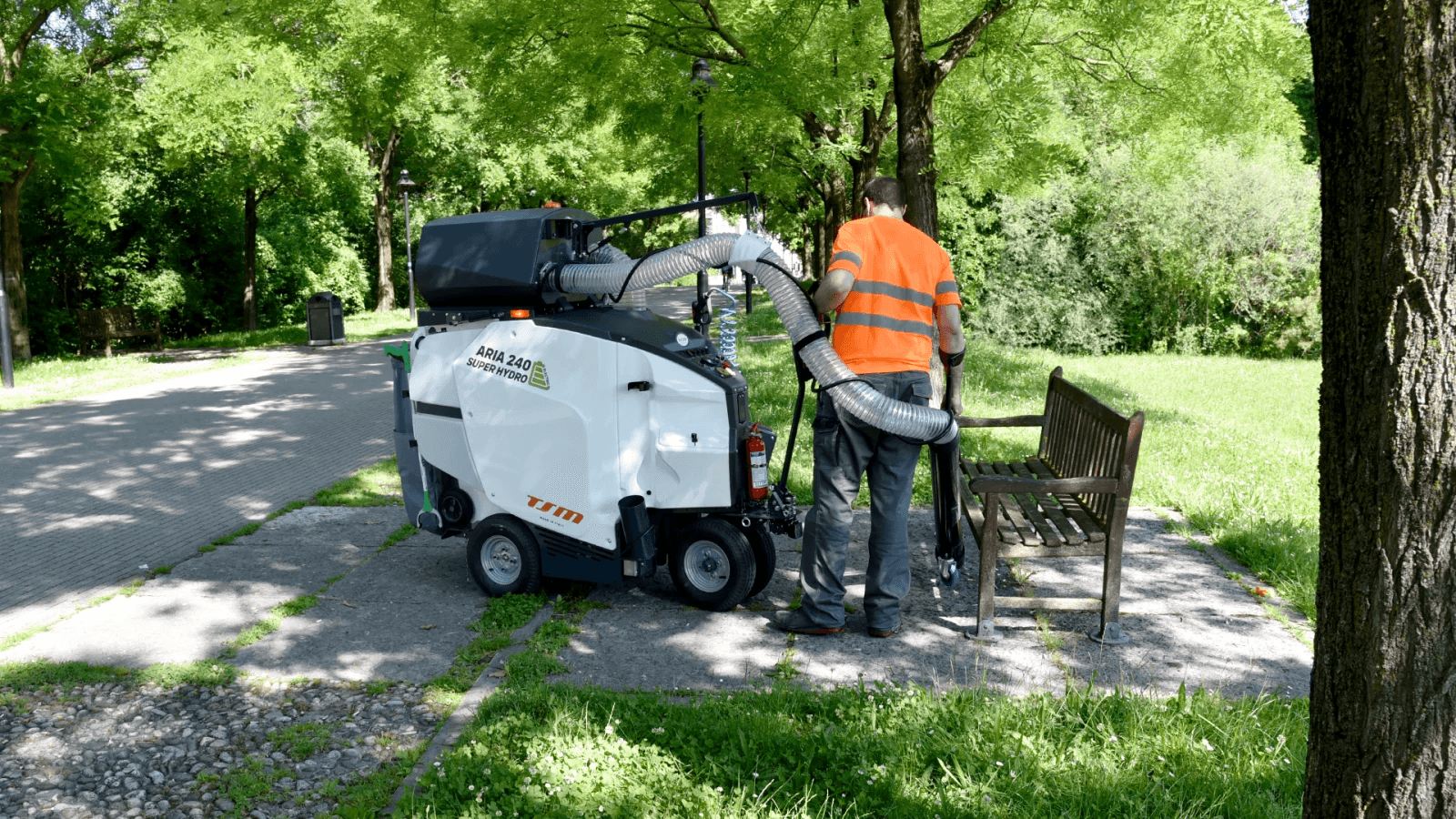 Aria 240 zwerfvuilzuiger in actie