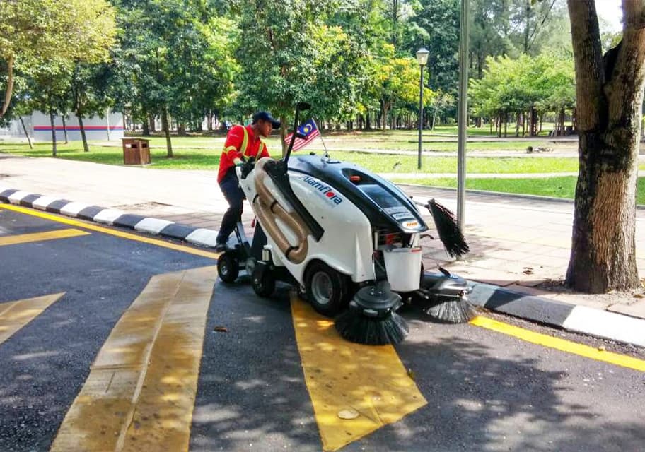 ITALA stoepveger in actie